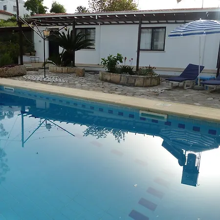 Hidden Villa Kerínia