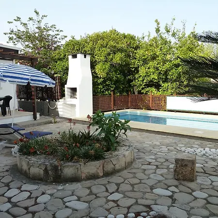 Hidden Villa *